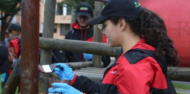 Embellecimiento de parques con #ParcerosCuidandoBogotá