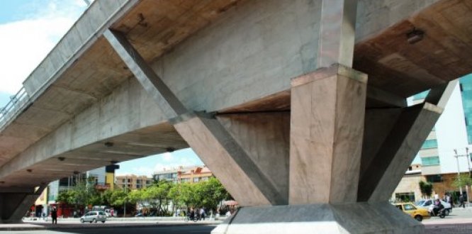 El Instituto de Desarrollo urbano, IDU, informa que iniciaron las actividades de reforzamiento estructural en cinco puentes peatonales de la ciudad.   Las intervenciones se realizarán en los siguientes puentes peatonales atiratados:   *Calle 174 con Autopista Norte (Portal Norte) *Av. Carrera 68 calle 24 *Av. Calle 24 carrera 69 (calzadas norte y sur) *Av. Calle 24 carrera 68 D   Mayores informes: celular 3203832883, correo electrónico consorciozcsocial@gmail.com