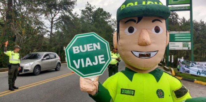 2.500 policías, acompañarán la celebración del día del padre en Bogotá 2.500 policías, acompañarán la celebración del día del padre en Bogotá