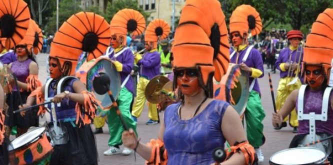 Todo listo para el desfile de comparsas: Bogotá siente la fiesta