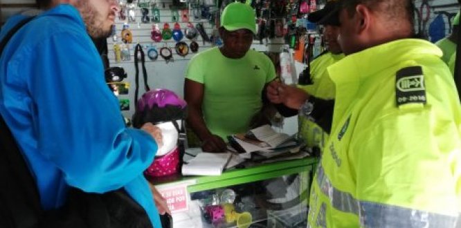 Suspensión de actividades en 2 bicicleterías y desmonte de caseta