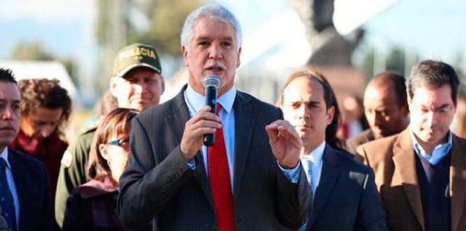 "Hemos trabajado día y noche para entregarles lista a Bogotá para la visita del papa"