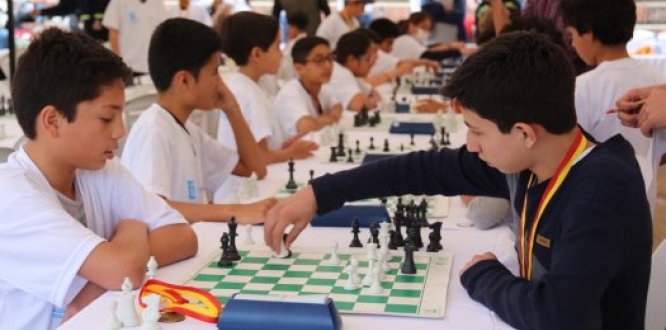 200 niños, niñas, jovene sy adultos participaron en el Torneo de Ajedrez Usaquén